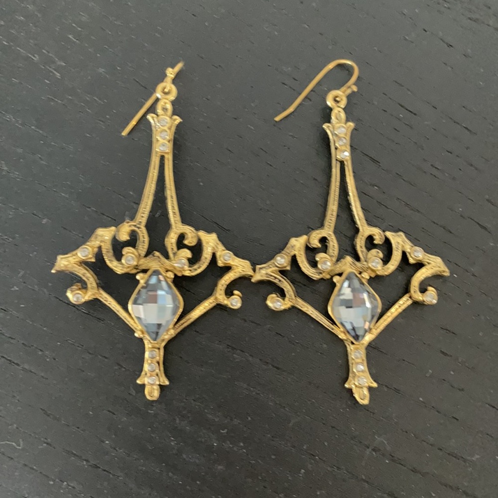VSA Frozen Castle Earrings